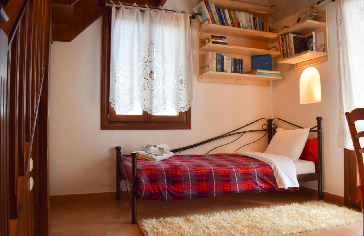 Sunshine House For 9, Cozy Set Up,Verandas, Sea View. Karterádosz Kültér fotó