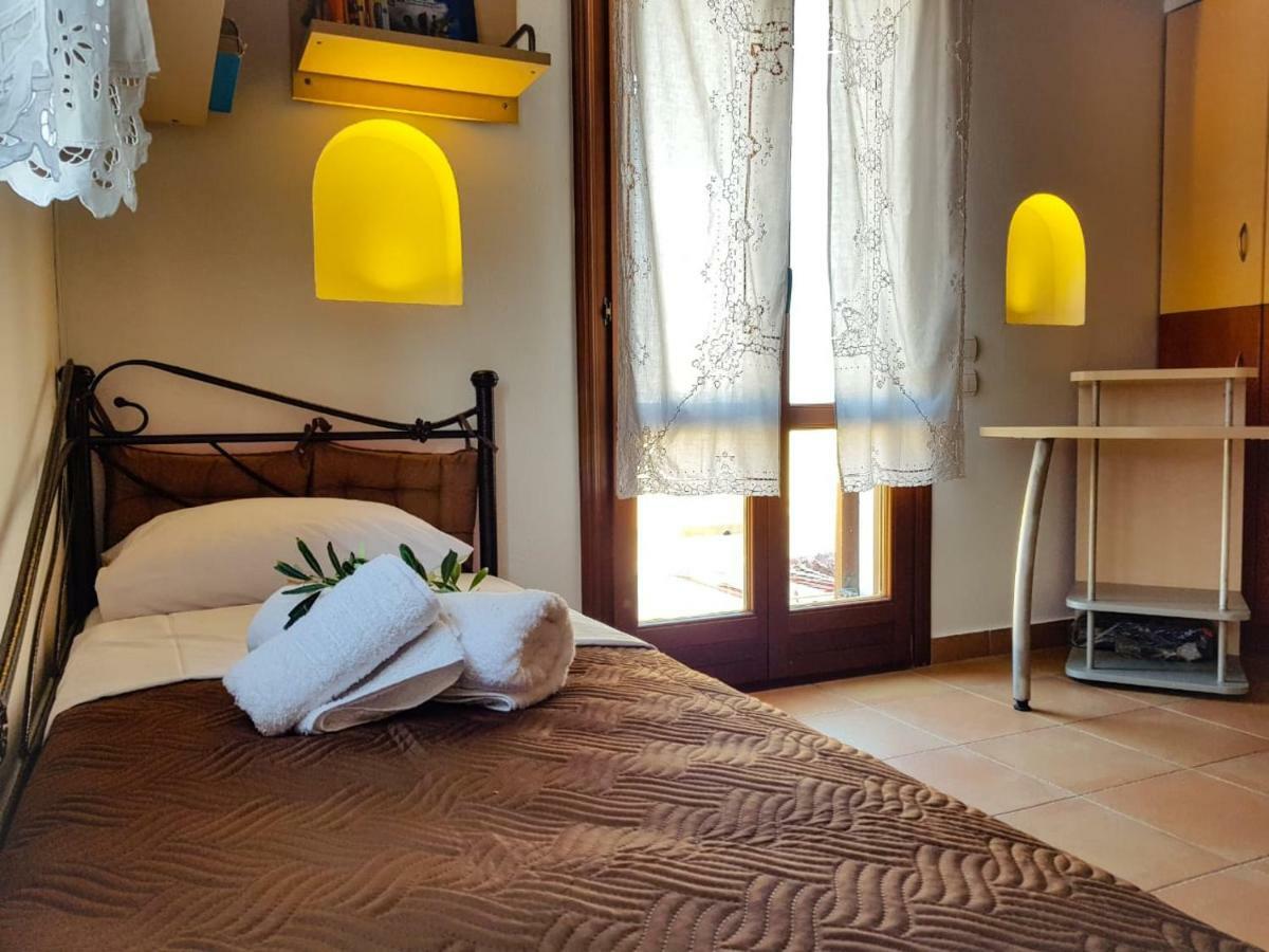 Sunshine House For 9, Cozy Set Up,Verandas, Sea View. Karterádosz Kültér fotó