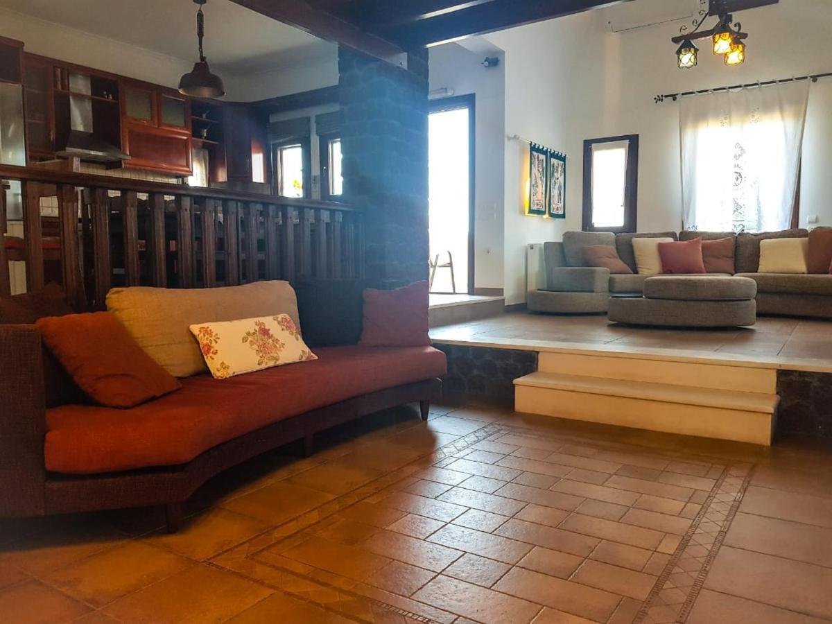 Sunshine House For 9, Cozy Set Up,Verandas, Sea View. Karterádosz Kültér fotó