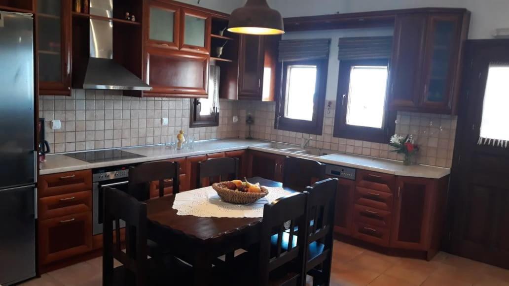 Sunshine House For 9, Cozy Set Up,Verandas, Sea View. Karterádosz Kültér fotó